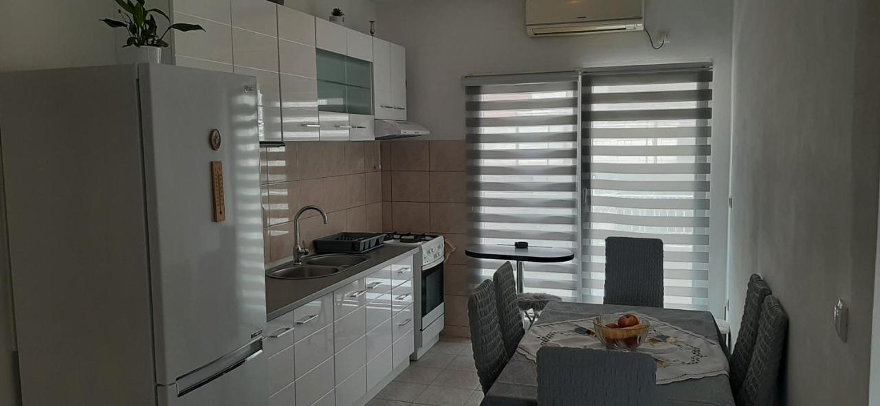 Apartment Biskupovic Dugi Rat Exterior foto